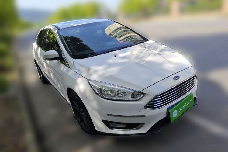 Used Ford Focus 2015 Sedan EcoBoost 125 Automatic Supreme Style Edition Front Right 45 Deg