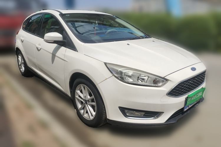 Used Ford Focus 2015 Hatchback 1.6L Automatic Fashion Edition Front Right 45 Deg