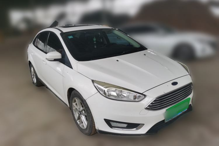 Used Ford Focus 2015 Sedan EcoBoost 125 Manual – Ultra-Style Edition Front Right 45 Deg