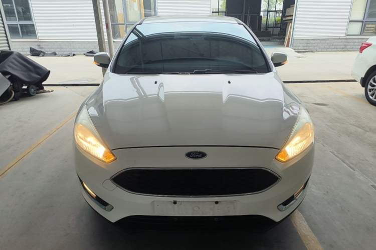 Used Ford Focus 2015 Hatchback EcoBoost 125 Automatic Supreme Style Edition Front