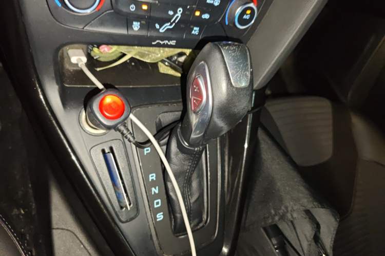 Used Ford Focus 2015 Hatchback 1.6L Automatic Fashion Edition Gear Lever