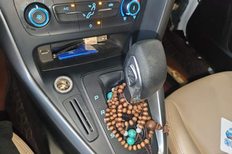 Used Ford Focus 2015 Hatchback 1.6L Automatic Comfort Model Gear Lever