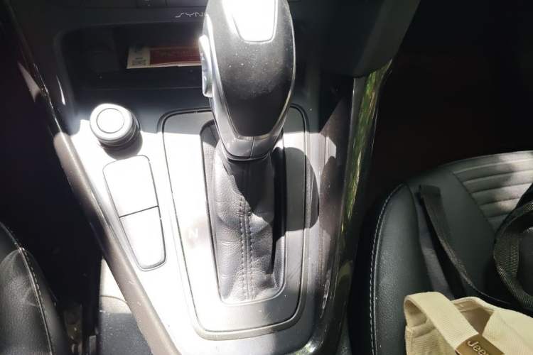 Used Ford Focus 2015 Sedan EcoBoost 125 Automatic Supreme Style Edition Gear Lever