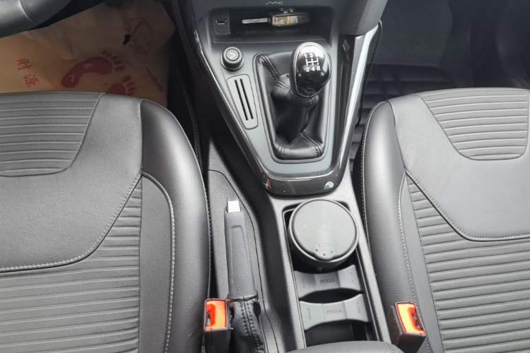 Used Ford Focus 2015 Hatchback 1.6L Manual Fashion Edition Gear Lever