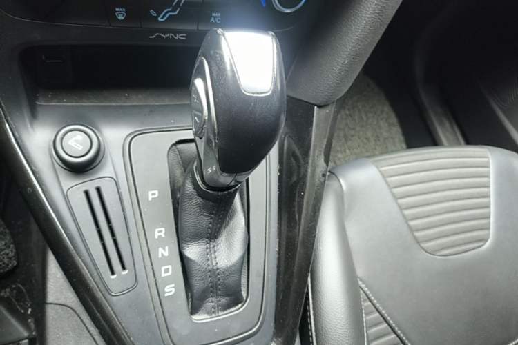 Used Ford Focus 2015 Hatchback 1.6L Automatic Fashion Edition Gear Lever