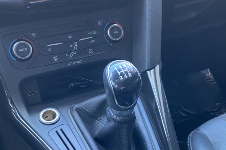 Used Ford Focus 2015 Hatchback 1.6L Manual Fashion Edition Gear Lever