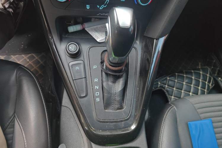 Used Ford Focus 2015 Hatchback EcoBoost 180 Automatic Elite Model Gear Lever