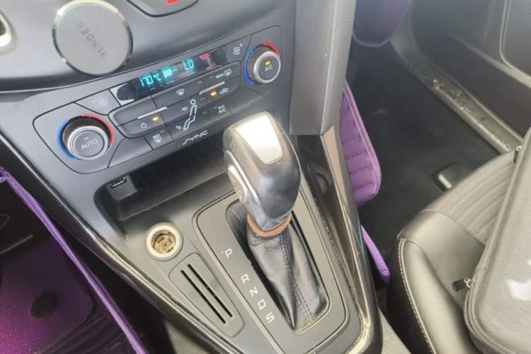 Used Ford Focus 2015 Sedan 1.6L Automatic Trend Model Gear Lever