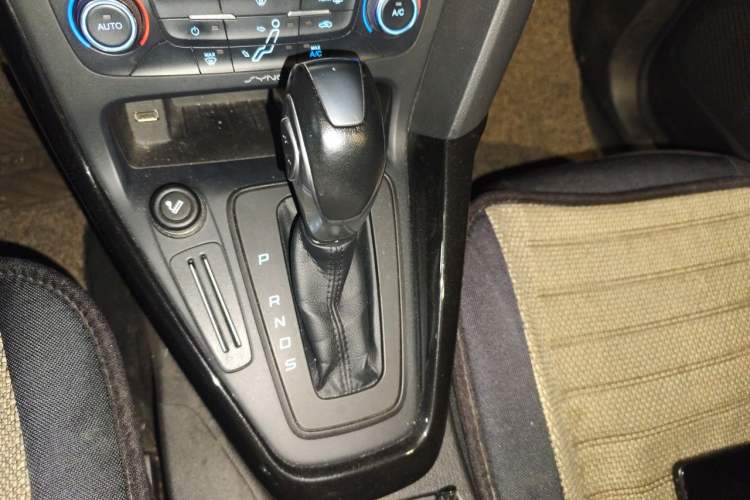 Used Ford Focus 2015 Sedan 1.6L Automatic Trend Model Gear Lever
