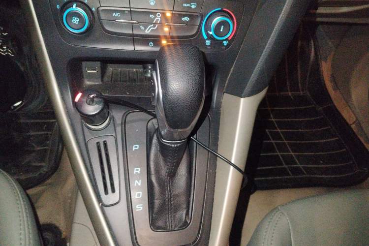 Used Ford Focus 2015 Sedan 1.6L Automatic Comfort Model Gear Lever