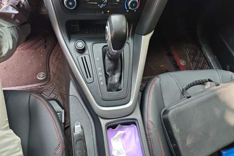 Used Ford Focus 2015 Hatchback 1.6L Automatic Comfort Model Gear Lever