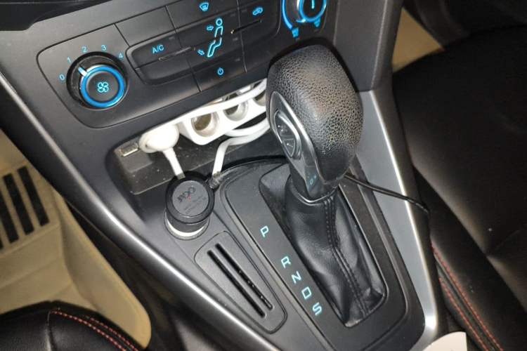 Used Ford Focus 2015 Hatchback 1.6L Automatic Comfort Model Gear Lever