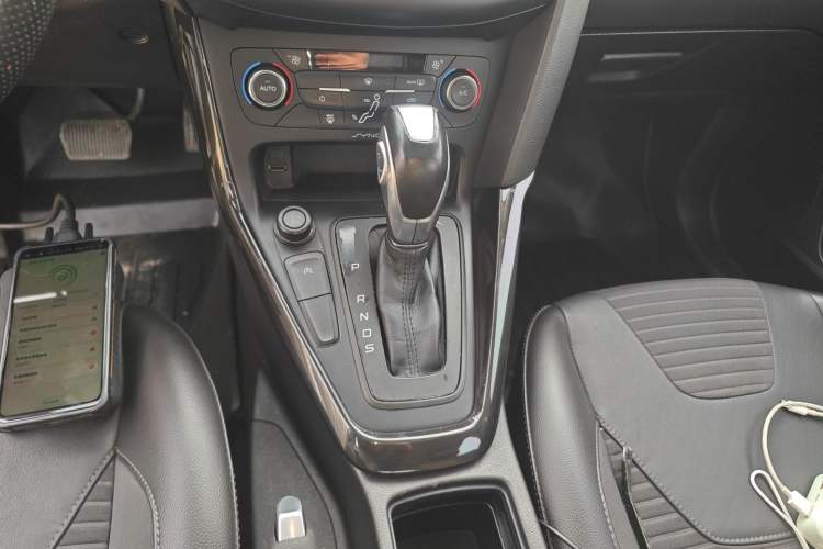 Used Ford Focus 2015 Sedan EcoBoost 180 Automatic Elite Model Gear Lever
