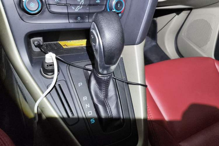 Used Ford Focus 2015 Sedan 1.6L Automatic Comfort Model Gear Lever