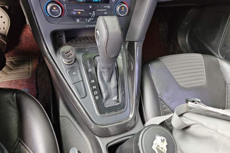 Used Ford Focus 2015 Hatchback EcoBoost 180 Automatic Elite Model Gear Lever