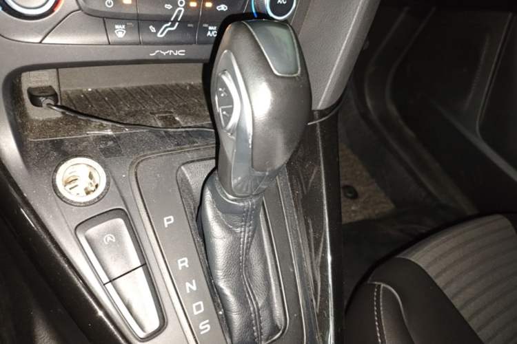 Used Ford Focus 2015 Hatchback EcoBoost 180 Automatic Elite Model Gear Lever