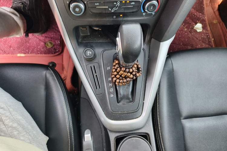 Used Ford Focus 2015 Hatchback 1.6L Automatic Comfort Model Gear Lever