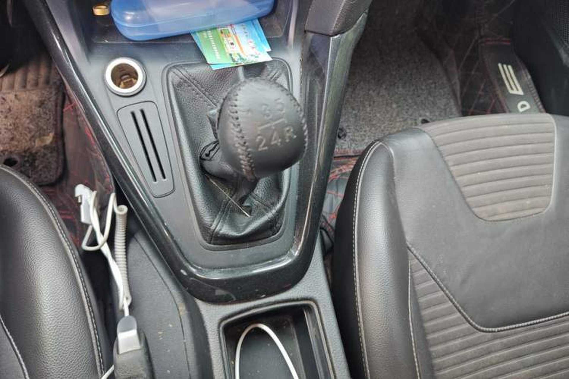 Used Ford Focus 2015 Sedan 1.6L Manual Fashion Edition Gear Lever