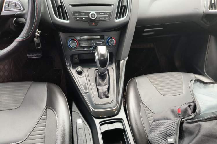 Used Ford Focus 2015 Sedan EcoBoost 180 Automatic Elite Model Gear Lever