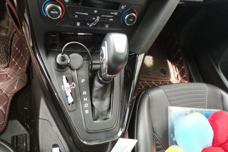 Used Ford Focus 2015 Hatchback 1.6L Automatic Fashion Edition Gear Lever