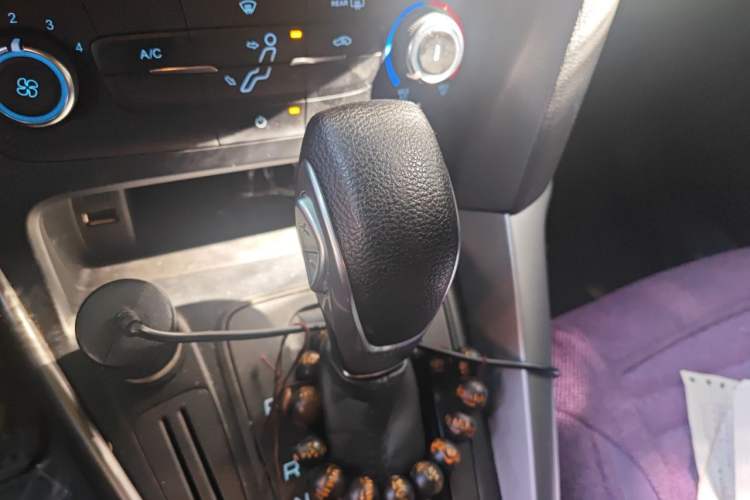 Used Ford Focus 2015 Hatchback 1.6L Automatic Comfort Model Gear Lever