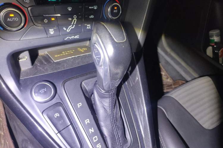Used Ford Focus 2015 Hatchback EcoBoost 180 Automatic Elite Model Gear Lever
