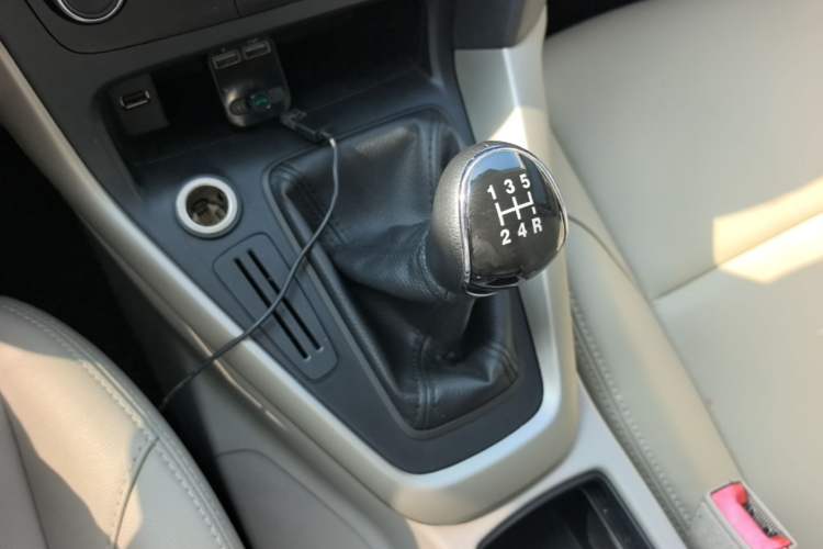 Used Ford Focus 2015 Sedan 1.6L Manual Comfort Model Gear Lever