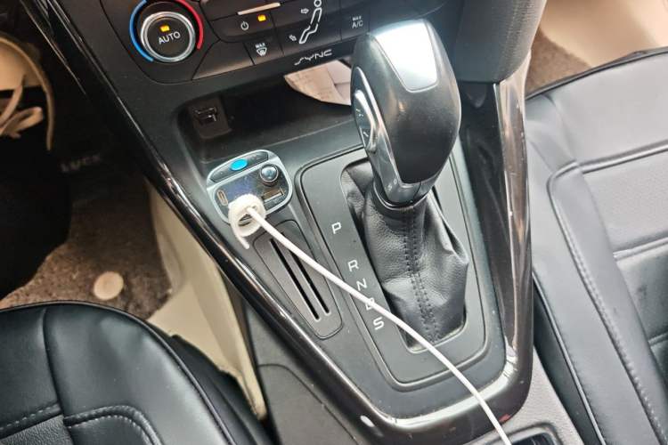 Used Ford Focus 2015 Sedan 1.6L Automatic Trend Model Gear Lever