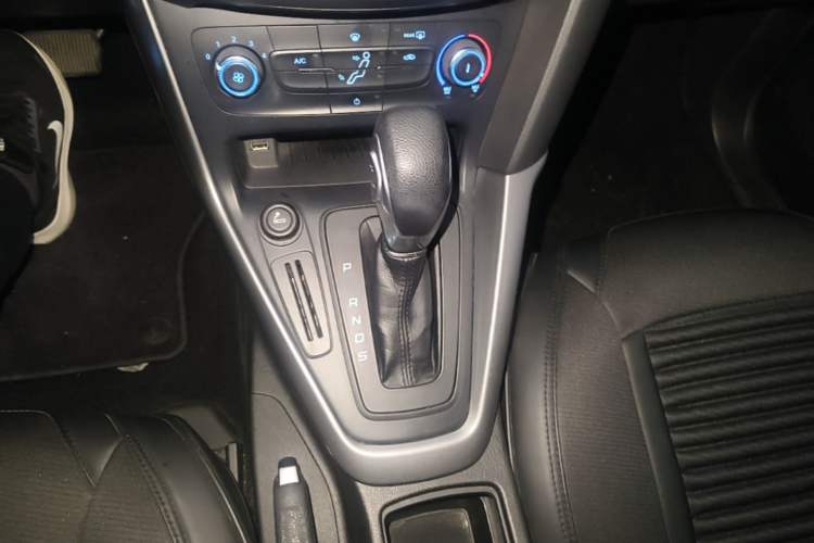 Used Ford Focus 2015 Hatchback 1.6L Automatic Comfort Model Gear Lever