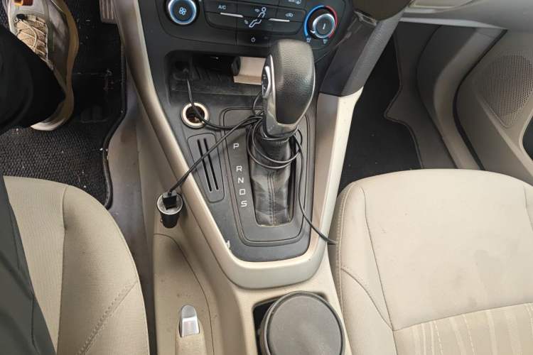 Used Ford Focus 2015 Sedan 1.6L Automatic Comfort Model Gear Lever