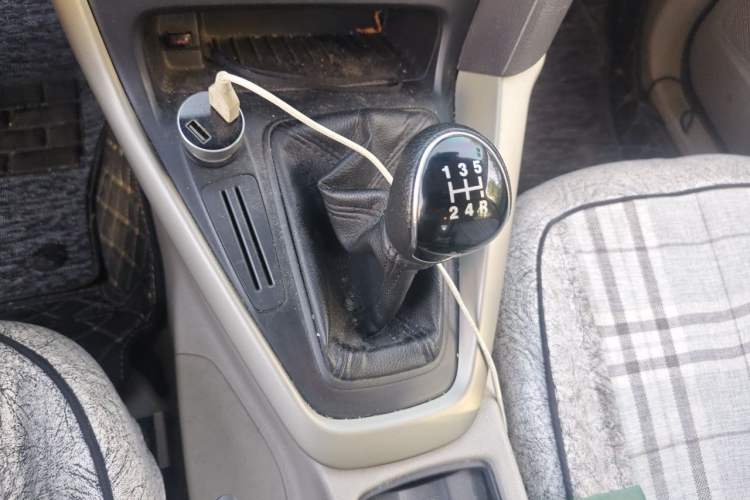 Used Ford Focus 2015 Sedan 1.6L Manual Comfort Model Gear Lever