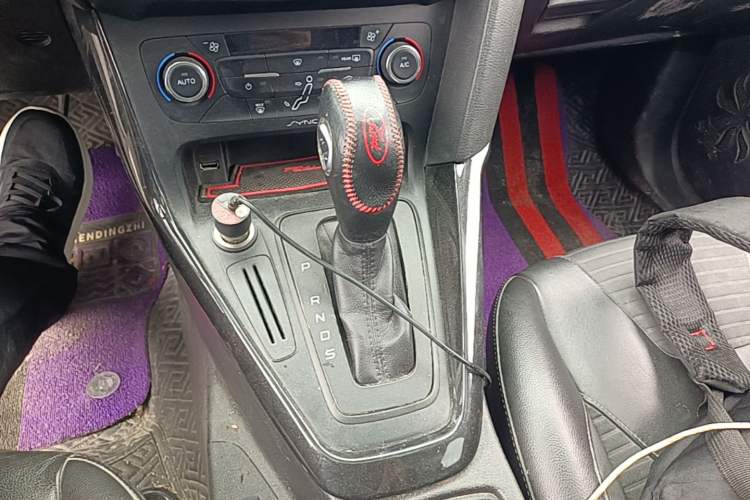 Used Ford Focus 2015 Hatchback 1.6L Automatic Fashion Edition Gear Lever