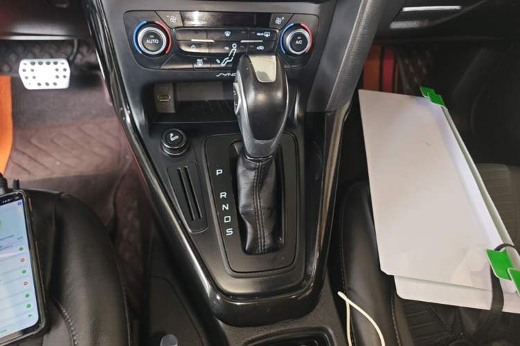 Used Ford Focus 2015 Hatchback 1.6L Automatic Fashion Edition Gear Lever