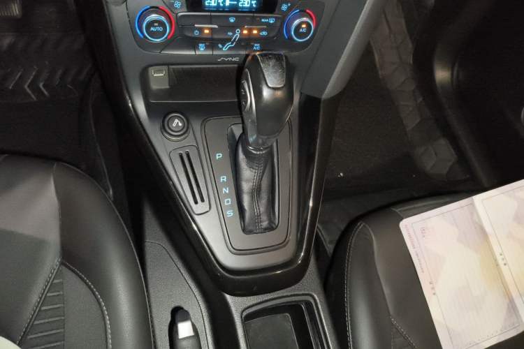 Used Ford Focus 2015 Hatchback 1.6L Automatic Fashion Edition Gear Lever
