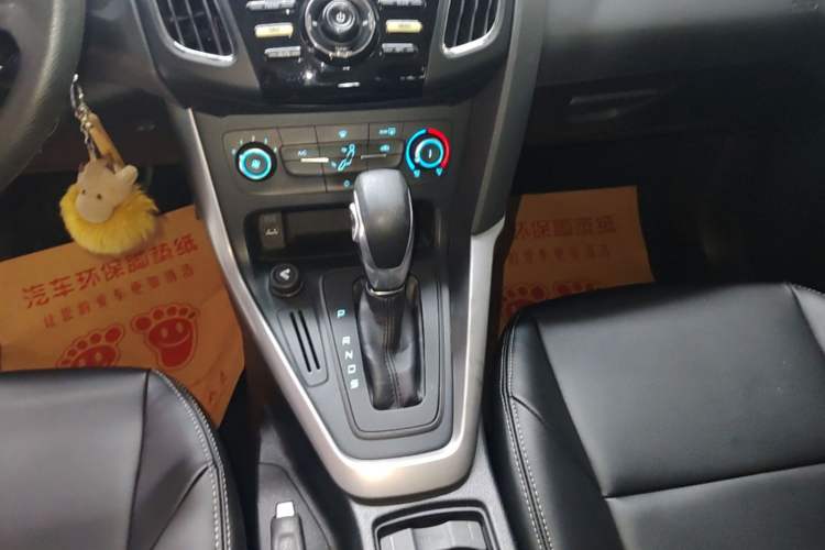 Used Ford Focus 2015 Hatchback 1.6L Automatic Comfort Model Gear Lever