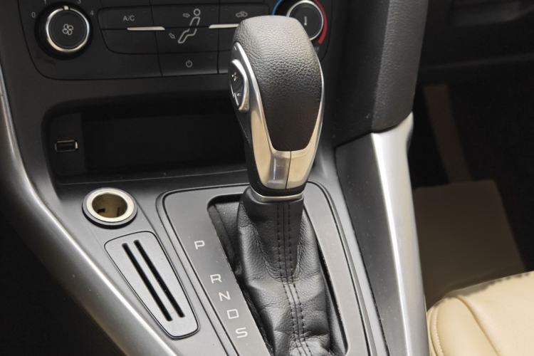 Used Ford Focus 2015 Hatchback 1.6L Automatic Comfort Model Gear Lever