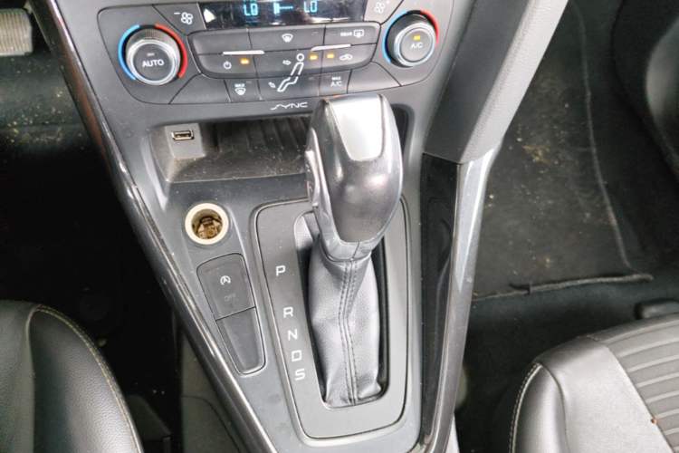 Used Ford Focus 2015 Sedan EcoBoost 180 Automatic Elite Model Gear Lever