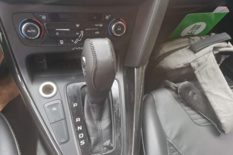 Used Ford Focus 2015 Hatchback EcoBoost 180 Automatic Elite Model Gear Lever