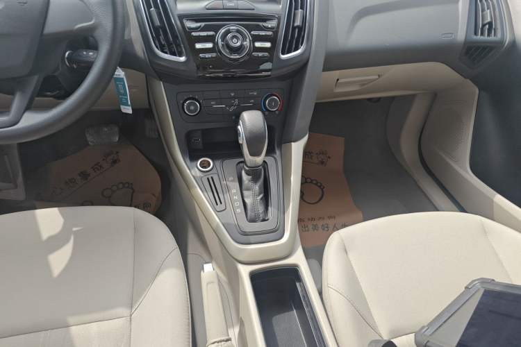 Used Ford Focus 2015 Sedan 1.6L Automatic Comfort Model Gear Lever