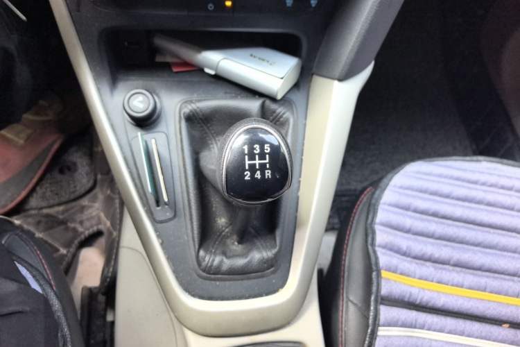 Used Ford Focus 2015 Sedan 1.6L Manual Comfort Model Gear Lever