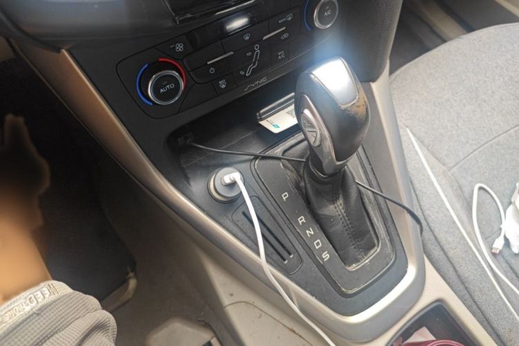 Used Ford Focus 2015 Hatchback 1.6L Automatic Fashion Edition Gear Lever