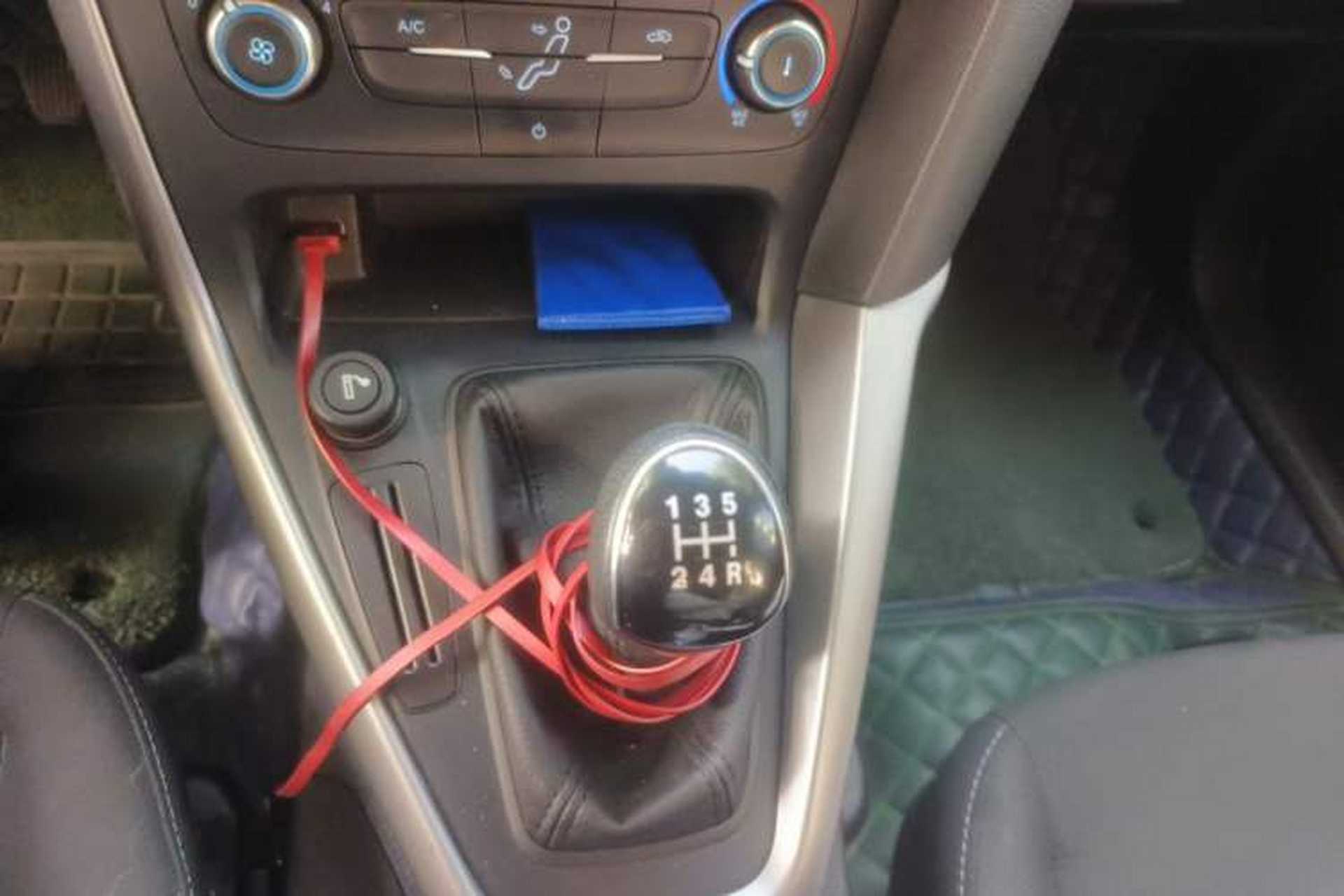 Used Ford Focus 2015 Hatchback 1.6L Manual Comfort Edition Gear Lever