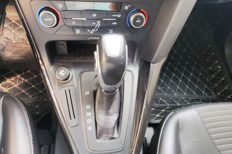 Used Ford Focus 2015 Sedan 1.6L Automatic Trend Model Gear Lever