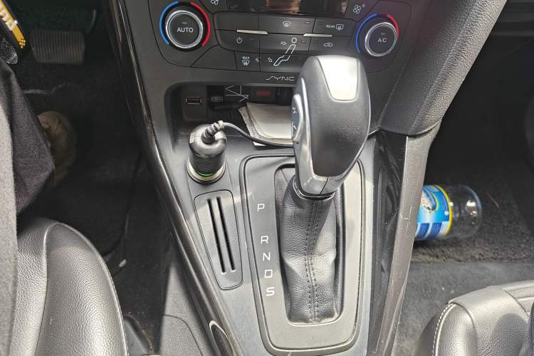 Used Ford Focus 2015 Hatchback 1.6L Automatic Fashion Edition Gear Lever
