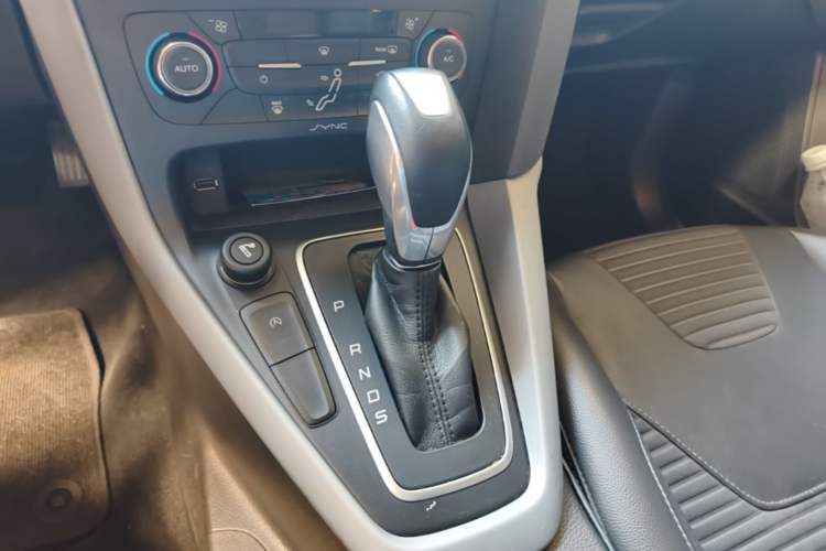 Used Ford Focus 2015 Hatchback EcoBoost 180 Automatic Sport Model Gear Lever
