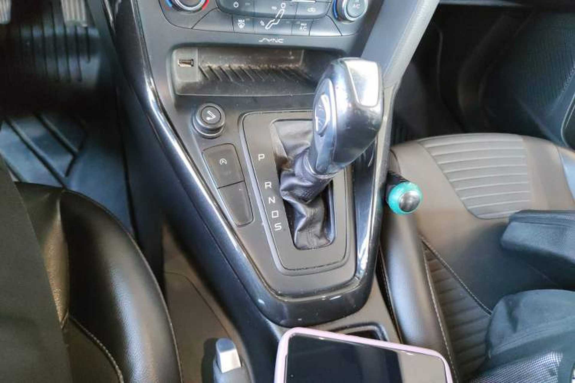 Used Ford Focus 2015 Sedan EcoBoost 180 Automatic Elite Model Gear Lever