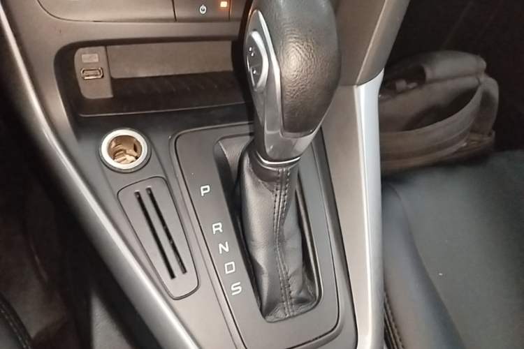 Used Ford Focus 2015 Hatchback 1.6L Automatic Comfort Model Gear Lever