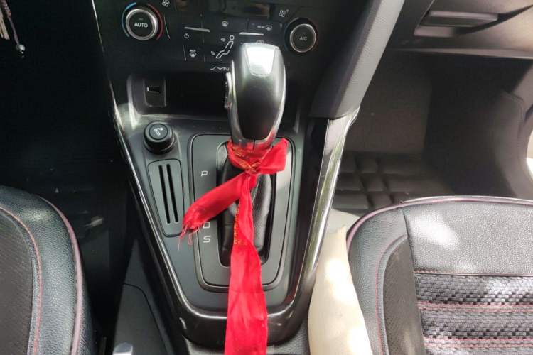 Used Ford Focus 2015 Sedan 1.6L Automatic Trend Model Gear Lever