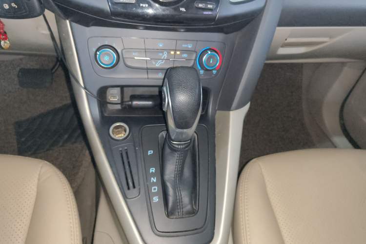 Used Ford Focus 2015 Sedan 1.6L Automatic Comfort Model Gear Lever