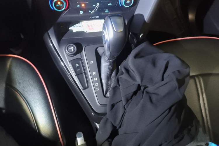 Used Ford Focus 2015 Hatchback EcoBoost 180 Automatic Elite Model Gear Lever